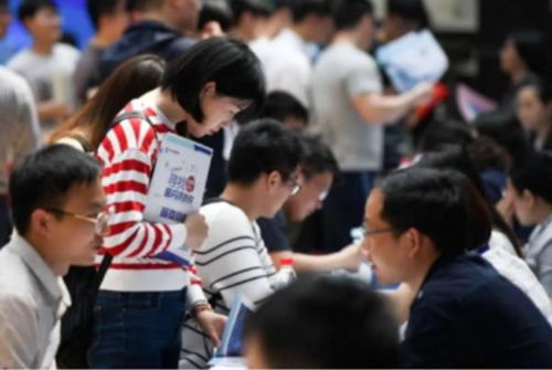 從海歸到“海草” 140萬留學投資與月薪4000的現(xiàn)實反差